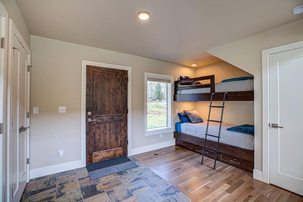 Newly Built Modern Chalet Duplex - 2 Mount Hood Village Екстер'єр фото