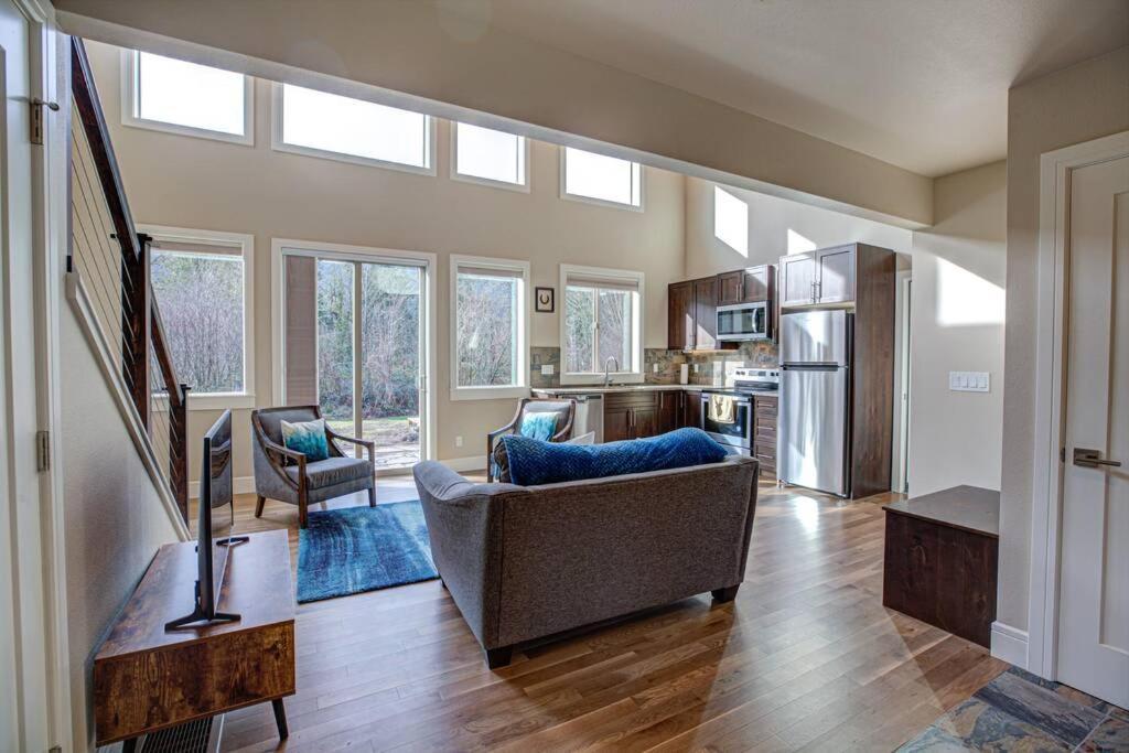 Newly Built Modern Chalet Duplex - 2 Mount Hood Village Екстер'єр фото