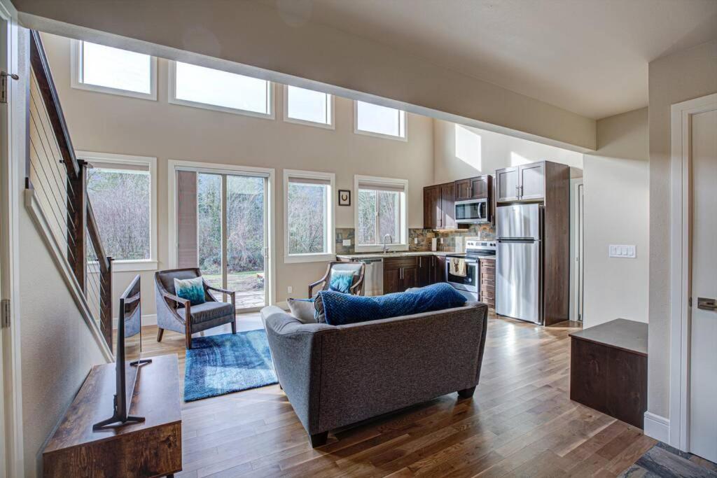 Newly Built Modern Chalet Duplex - 2 Mount Hood Village Екстер'єр фото